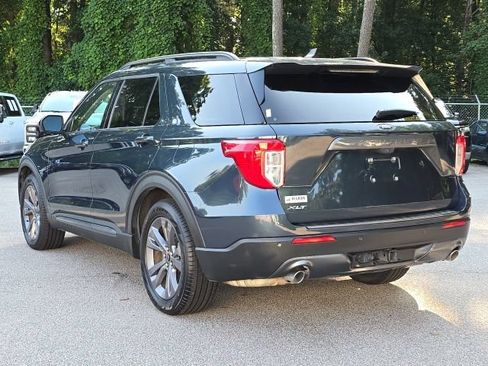 Used 2023 Ford Explorer XLT w/ Equipment Group 202A RWD image 4
