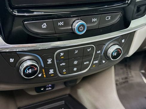 Used 2020 Chevrolet Traverse Premier image 18