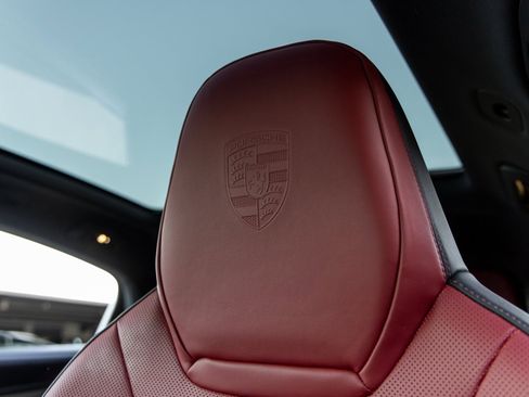 Certified 2025 Porsche Cayenne S image 29