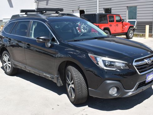 Used 2018 Subaru Outback 2.5i Limited AWD/4WD image 3
