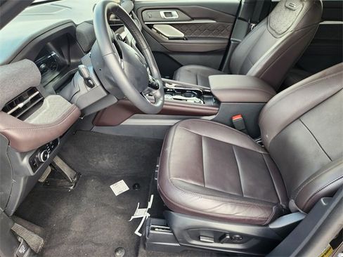 Used 2025 Ford Explorer Platinum w/ LUX Leather Package image 8