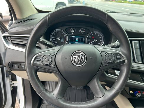 Used 2019 Buick Enclave Essence FWD image 17