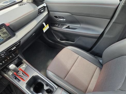 Certified 2025 Nissan Kicks SR FWD image 13