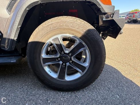 Used 2019 Jeep Wrangler Unlimited Sahara AWD/4WD image 6