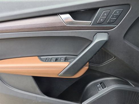 Used 2021 Audi Q5 e Premium Plus w/ Premium Plus Package image 16