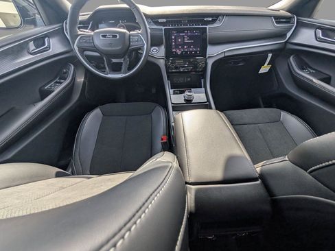 New 2025 Jeep Grand Cherokee Altitude RWD image 26