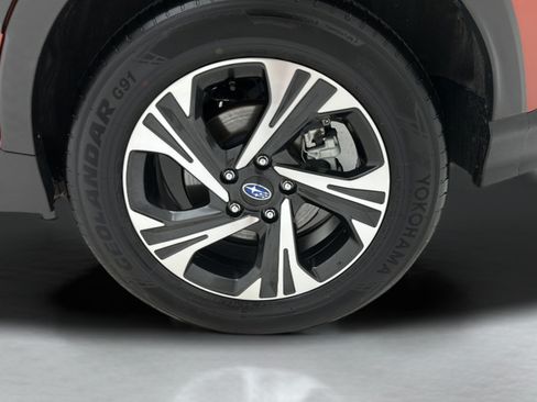 Used 2025 Subaru Crosstrek 2.5i Premium AWD/4WD image 8