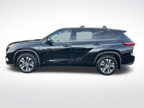 Used 2022 Toyota Highlander XLE image 2