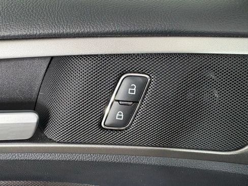 Used 2020 Ford Fusion SE w/ Equipment Group 151A FWD image 18