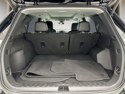 Used 2023 Chevrolet Equinox Premier FWD image 11