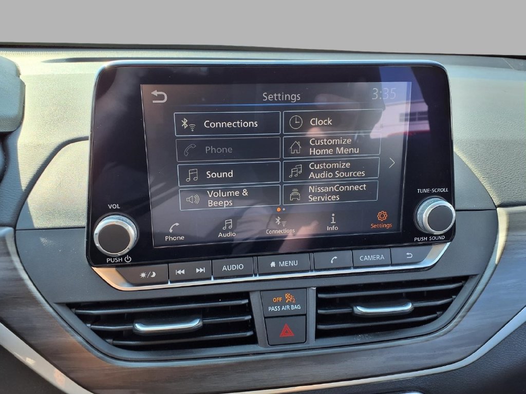 Used 2025 Nissan Altima 2.5 SV FWD image 9