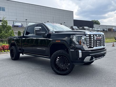 Used 2024 GMC Sierra 2500 Denali w/ Denali Reserve Package AWD/4WD image 2
