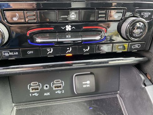 Certified 2025 Jeep Grand Cherokee Laredo w/ Luxury Tech Group I AWD/4WD image 14