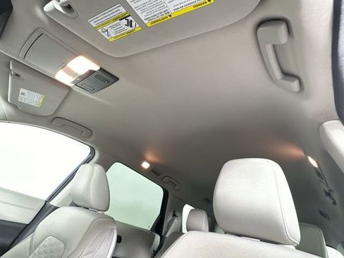 Used 2023 Nissan Pathfinder SV image 19