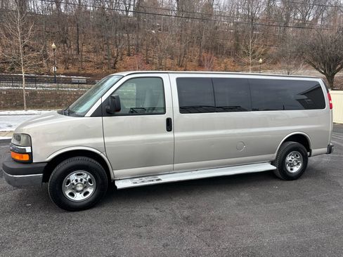 Used 2008 Chevrolet Express 3500 Extended Passenger w/ LT Preferred Equipment Group image 3