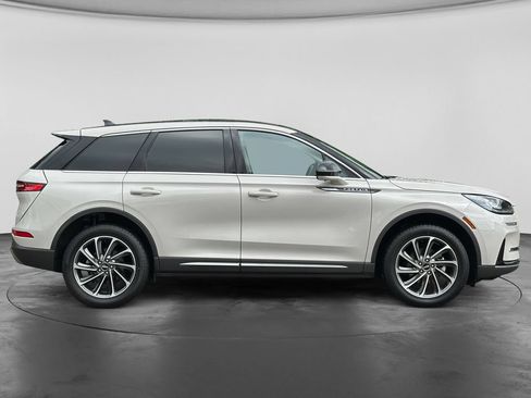 Used 2024 Lincoln Corsair AWD w/ Equipment Group 101A image 7