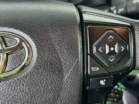 Used 2022 Toyota Tacoma SR RWD image 13