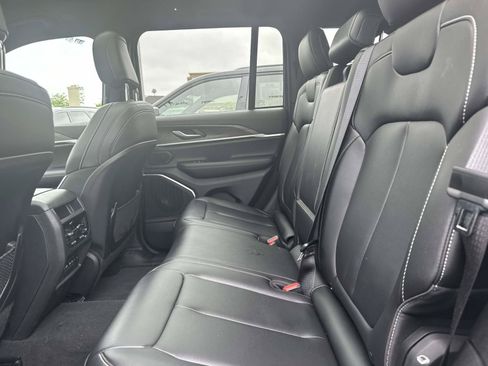 Used 2026 Jeep Grand Cherokee Limited w/ Limited Altitude Package AWD/4WD image 14