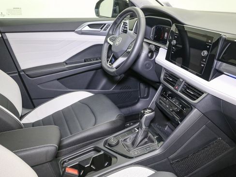 Used 2025 Volkswagen Taos SEL image 18