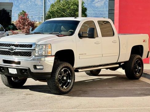Used 2011 Chevrolet Silverado 2500 LTZ w/ LTZ Plus Package AWD/4WD image 4