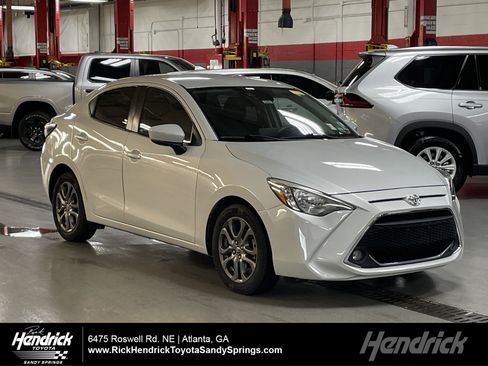 Used 2019 Toyota Yaris LE FWD image 1