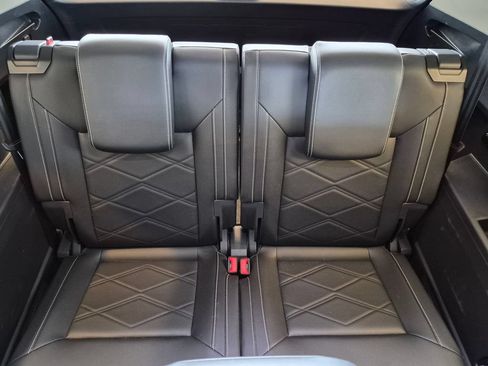 Used 2025 Volkswagen Atlas SE FWD image 28