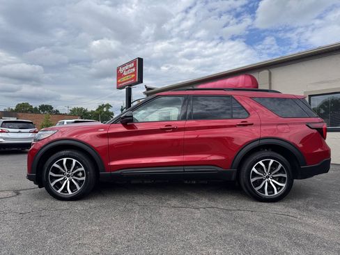 Used 2025 Ford Explorer ST-Line AWD/4WD image 5