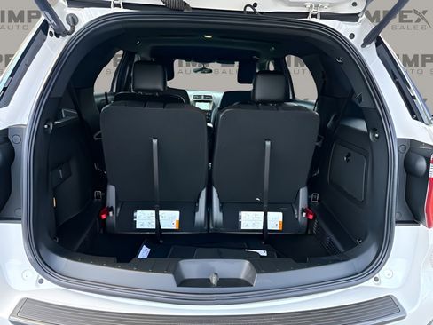 Used 2018 Ford Explorer XLT w/ Equipment Group 202A AWD/4WD image 29