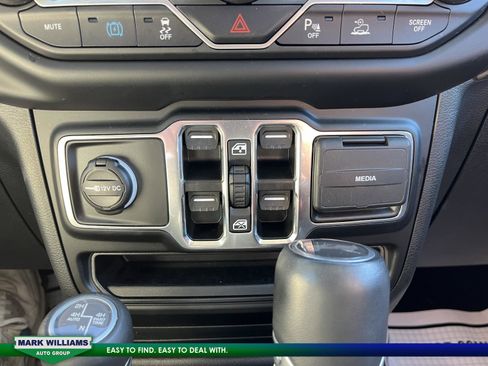 Used 2023 Jeep Wrangler Unlimited Sahara image 18