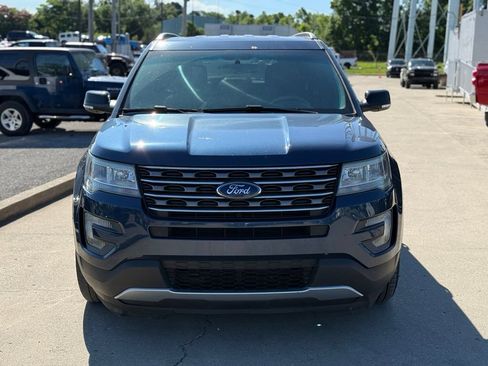 Used 2016 Ford Explorer XLT w/ Equipment Group 201A FWD image 3