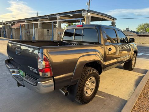 Used 2015 Toyota Tacoma PreRunner w/ SR5 Package RWD image 10