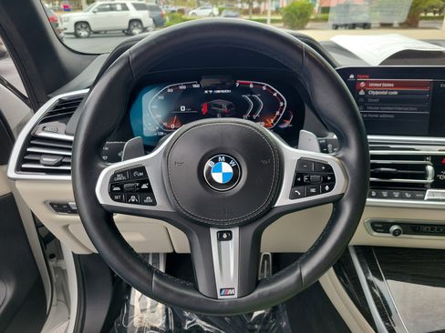 Used 2022 BMW X7 M50i image 31
