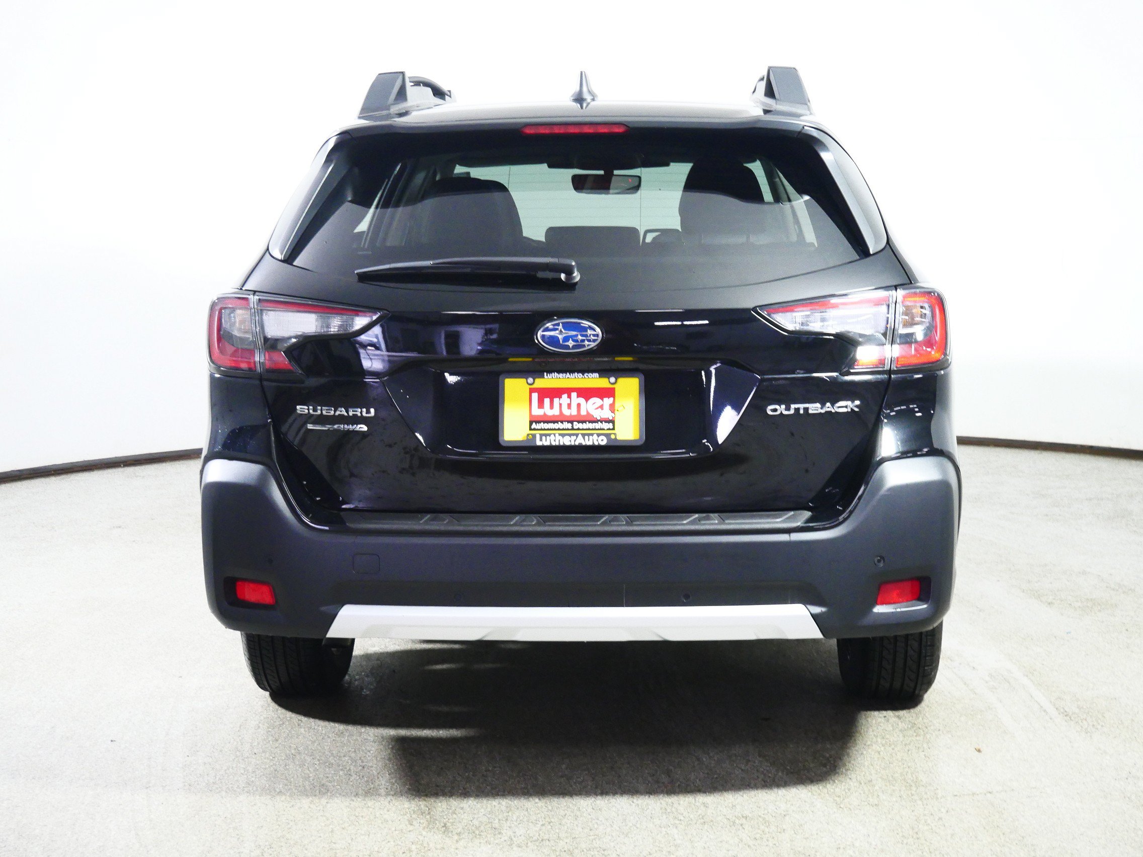 Used 2025 Subaru Outback Limited AWD/4WD image 6