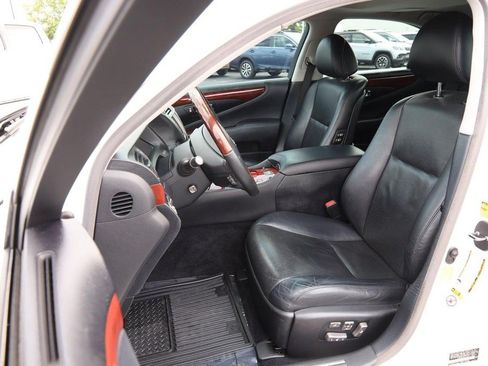 Used 2012 Lexus LS 460 w/ Comfort Pkg RWD image 11