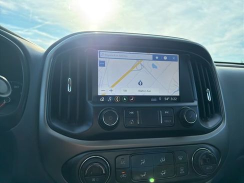 Used 2020 Chevrolet Colorado Z71 image 10