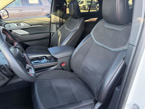 Certified 2025 Ford Explorer ST AWD/4WD image 2
