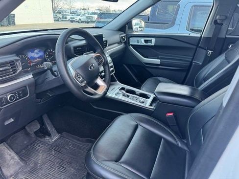 Used 2024 Ford Explorer XLT w/ Equipment Group 202A AWD/4WD image 12