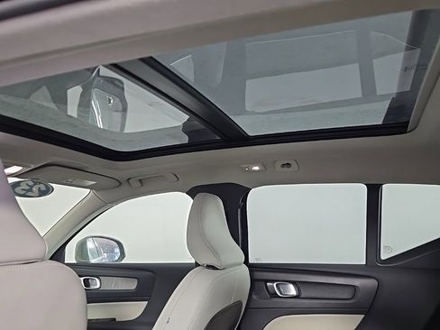 Certified 2023 Volvo XC40 B5 Plus w/ Driver Assist Package image 9