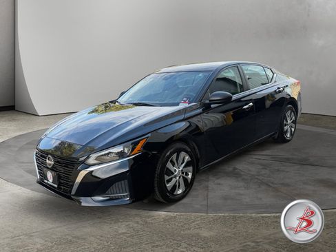 Used 2024 Nissan Altima 2.5 S FWD image 3