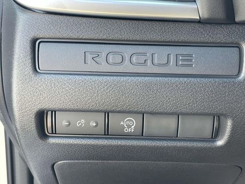 Used 2025 Nissan Rogue S image 23
