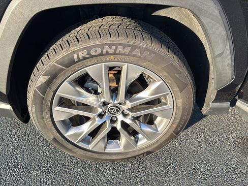 Certified 2022 Toyota RAV4 XLE Premium image 31