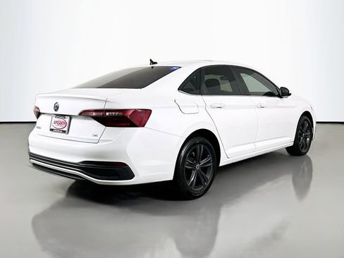 Used 2024 Volkswagen Jetta SE FWD image 19