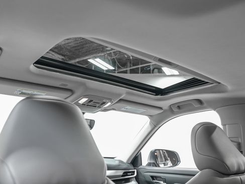 Used 2022 Toyota Highlander XLE image 24