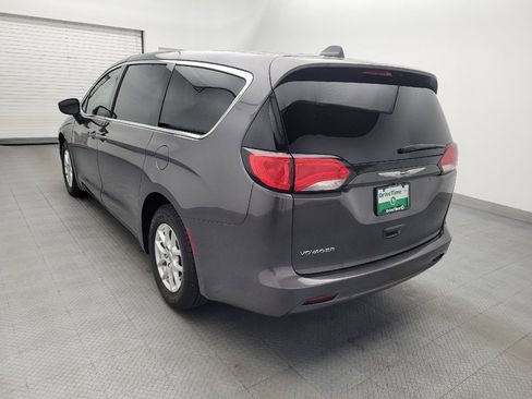 Used 2021 Chrysler Voyager LX FWD image 5