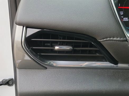 Used 2023 Chevrolet Traverse LT image 33