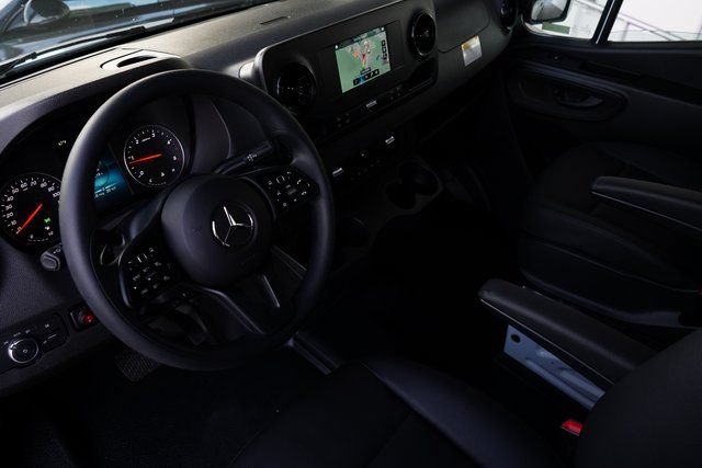 Used 2023 Mercedes-Benz Sprinter 2500 image 2