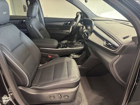 Certified 2025 Buick Enclave Sport Touring w/ Power Package image 15