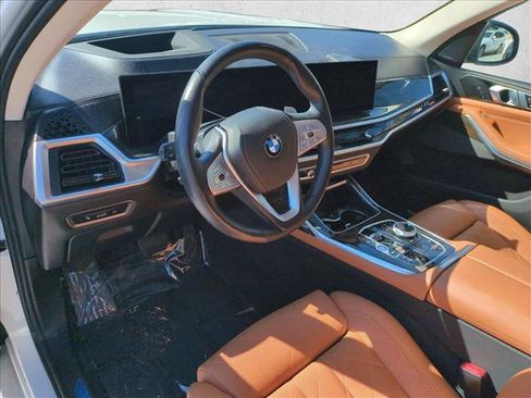 Used 2024 BMW X7 xDrive40i w/ Premium Package AWD/4WD image 10