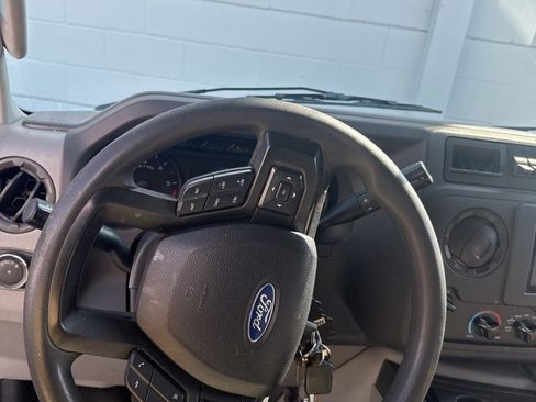 Certified 2022 Ford E-350 and Econoline 350 Super Duty w/ Power Windows & Locks Group image 13