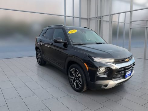 Used 2023 Chevrolet TrailBlazer LT FWD image 2